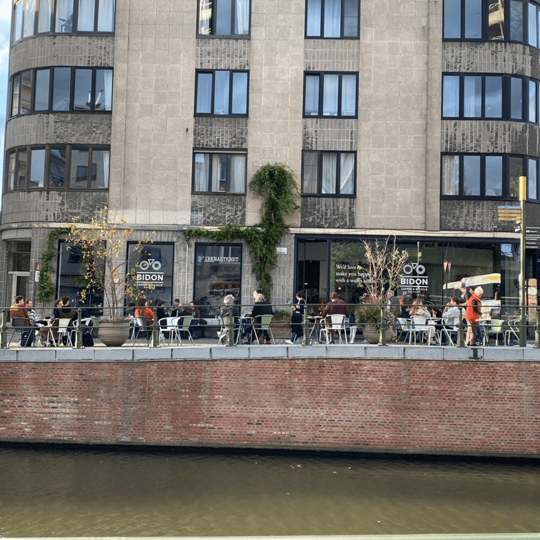 exterior of the coffee bar Bar Bidon