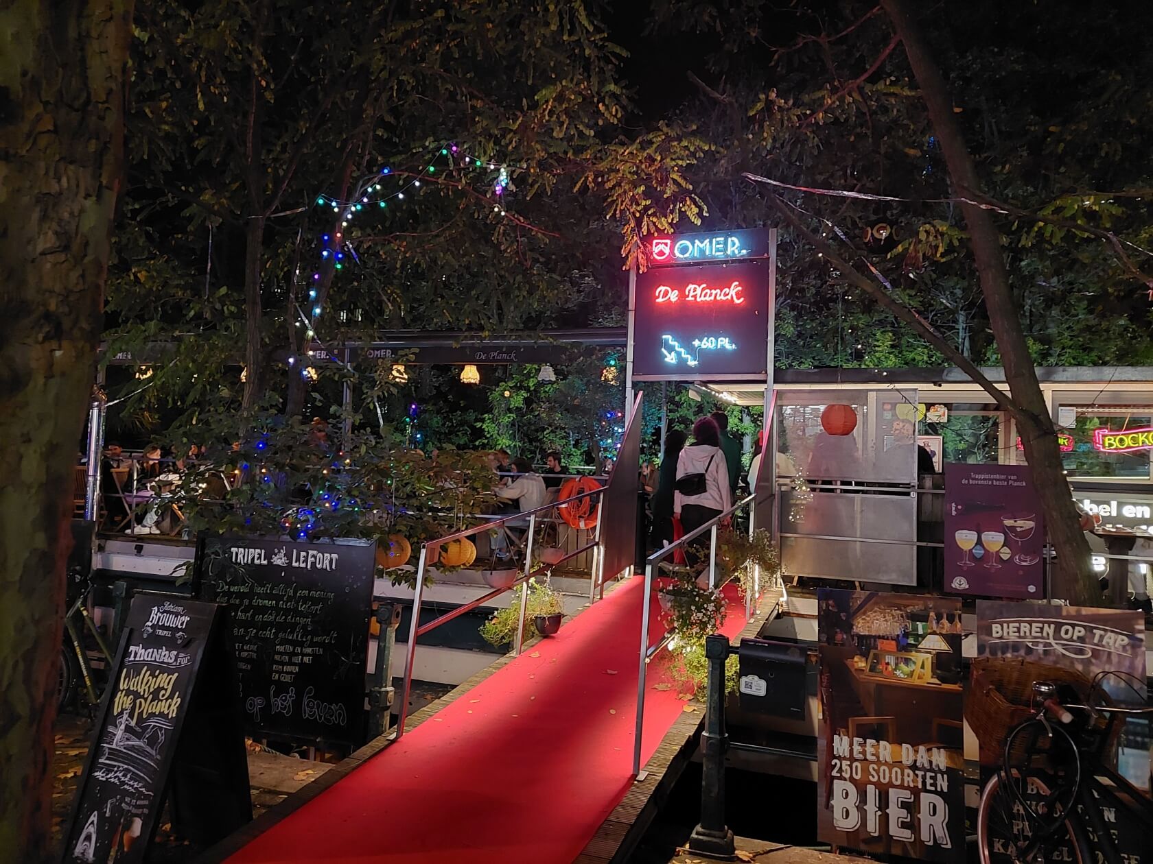 Café de Planck: a pub on a boat