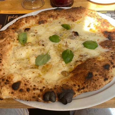 Giuseppes_Pizza_Forno_a_Legna_International_Restaurant_Gent