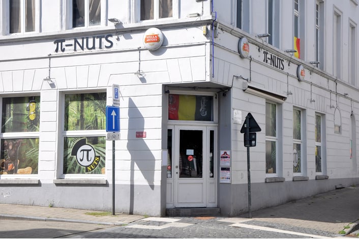 Outside and facade of the Pi-Nuts bar