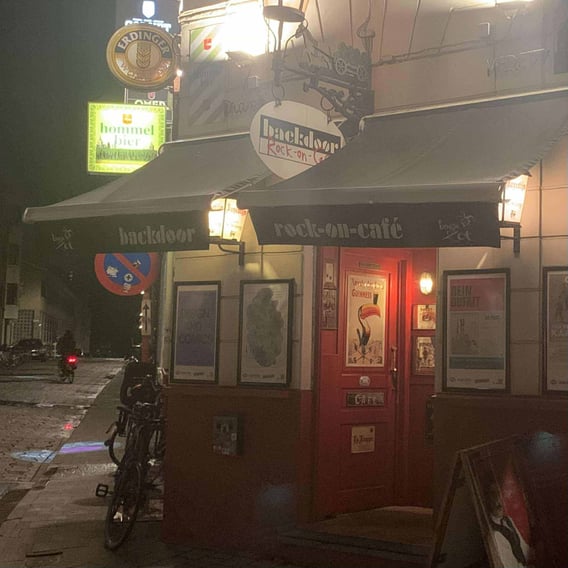 Ingang Backdoor Rock-on-Café Gent.