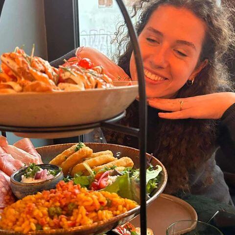 Smiling with the Lucia Plate from Guerrilla